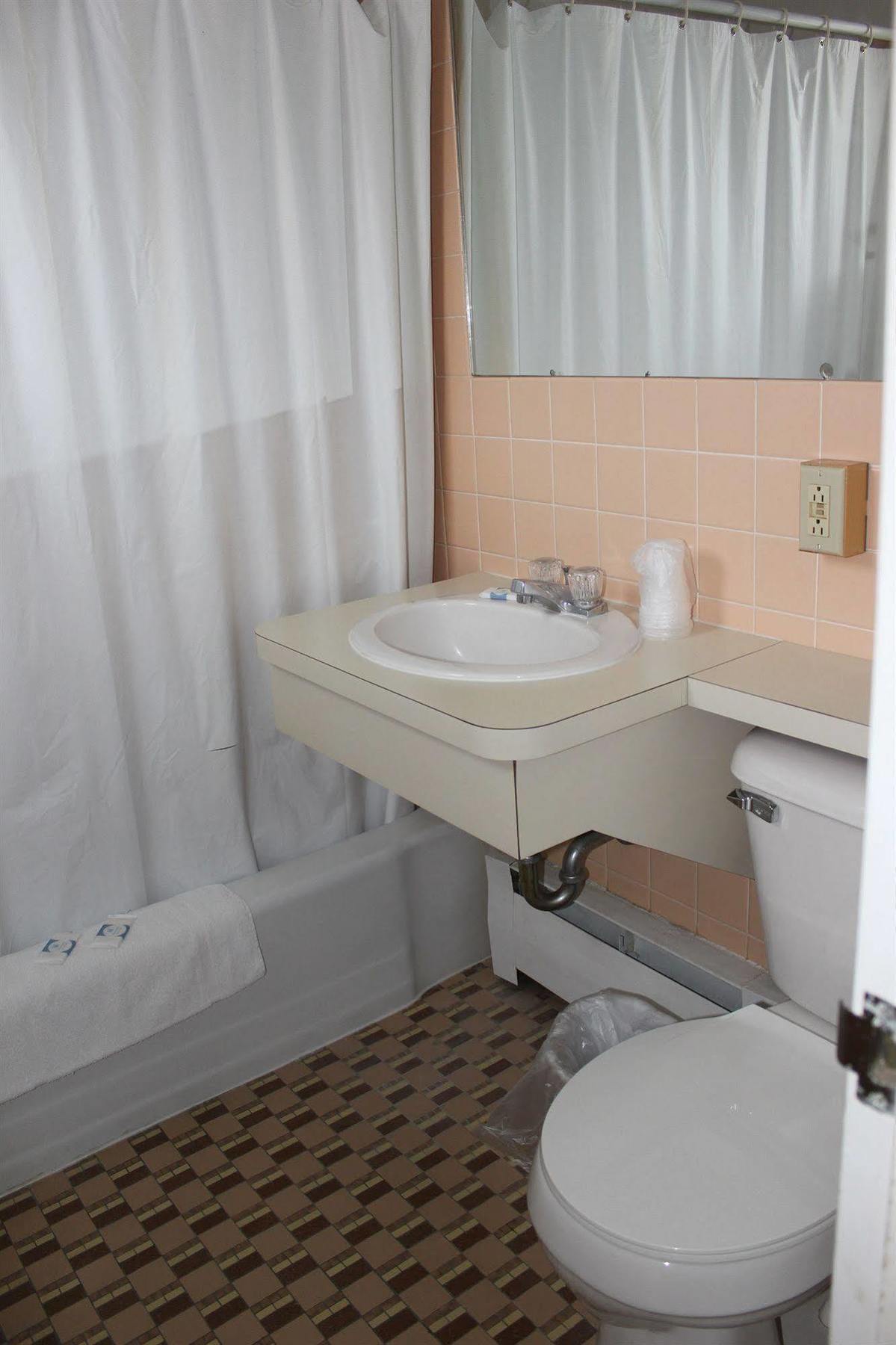 Hastings Inn Bagian luar foto
